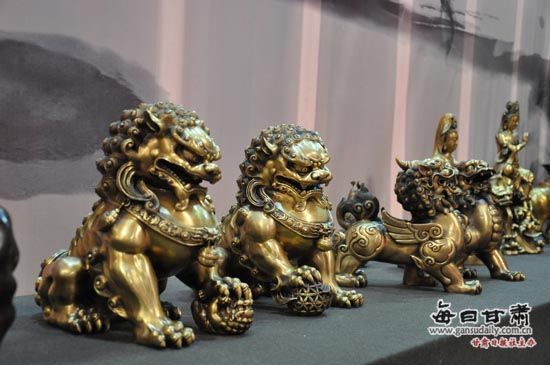 文博會(huì)展館展品璀璨奪目,收藏品鑒定評(píng)估服務(wù)受追捧